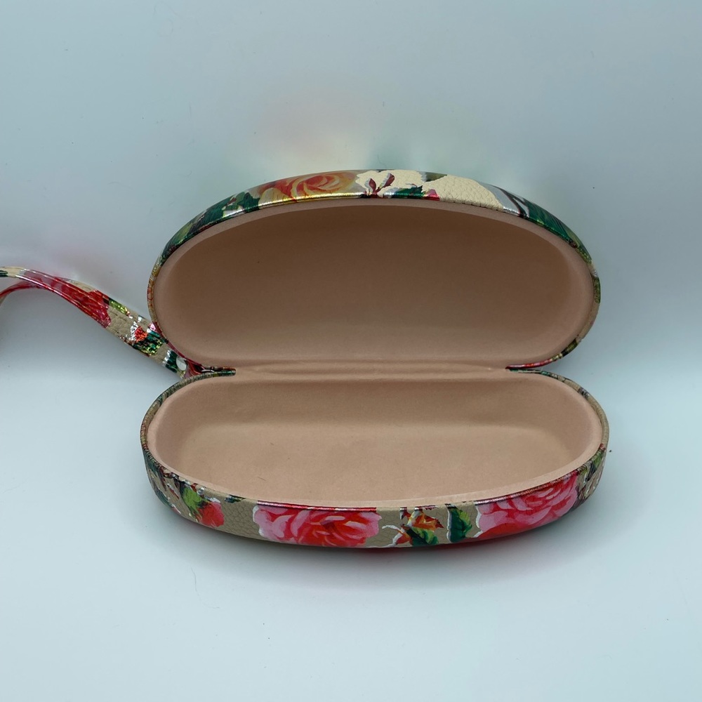 Eyeglass or sunglasses case - Picture 3 of 3